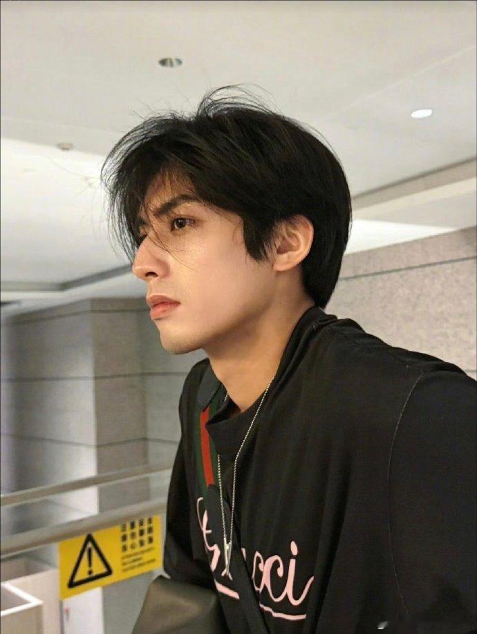 陈异苗靖恨过怨过没不爱过野狗骨头怨来怨去只怨你不说爱我野狗骨头心里攒了数不清的委