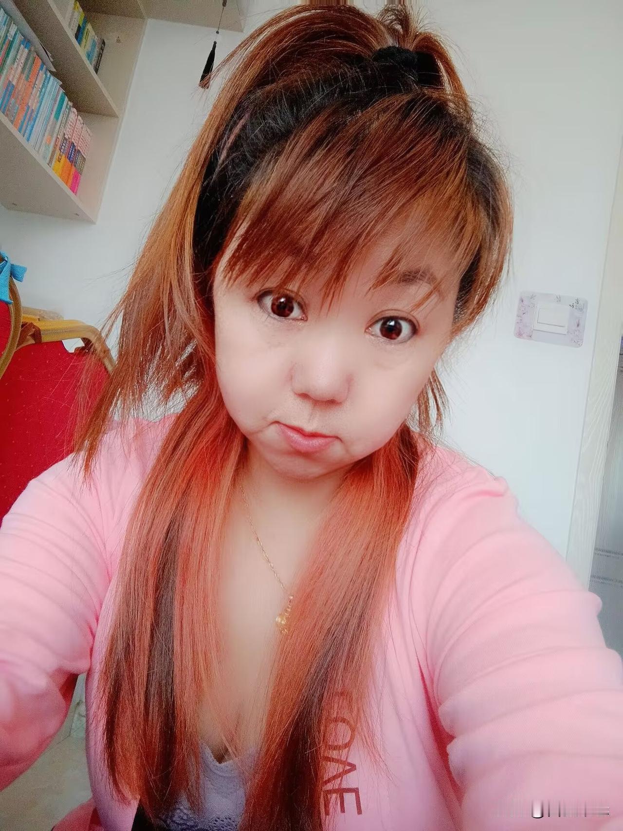 话说东北女人最带劲：大眼睛，双眼皮，一说一笑贼撩人！爱说话，会唠嗑，热热闹闹没得