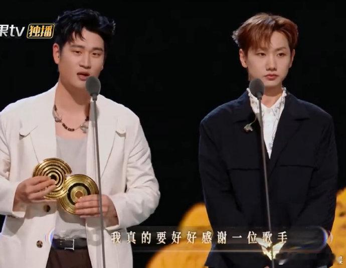 汪苏泷周兴哲微博网友挚爱搭档汪苏泷周兴哲拿下网友挚爱搭档，这对组合在声生不息的舞
