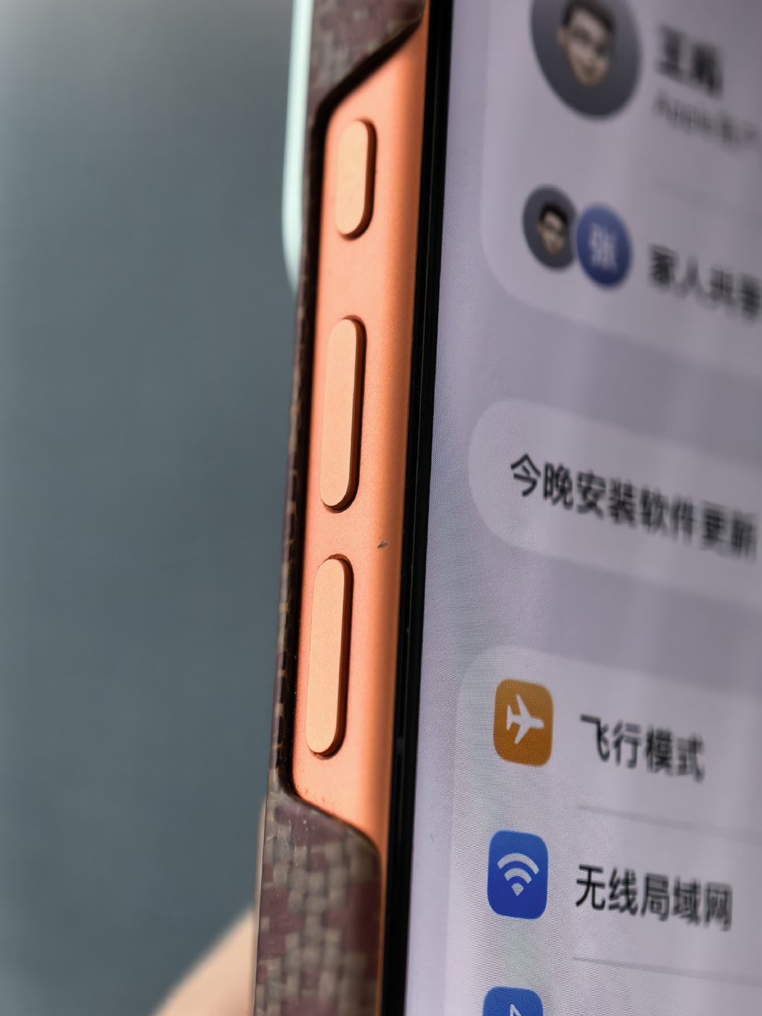 刚实测了一下，不小心磕柱子上了，很轻很轻，一个坑。今年这个铝金属太软了，准备换1