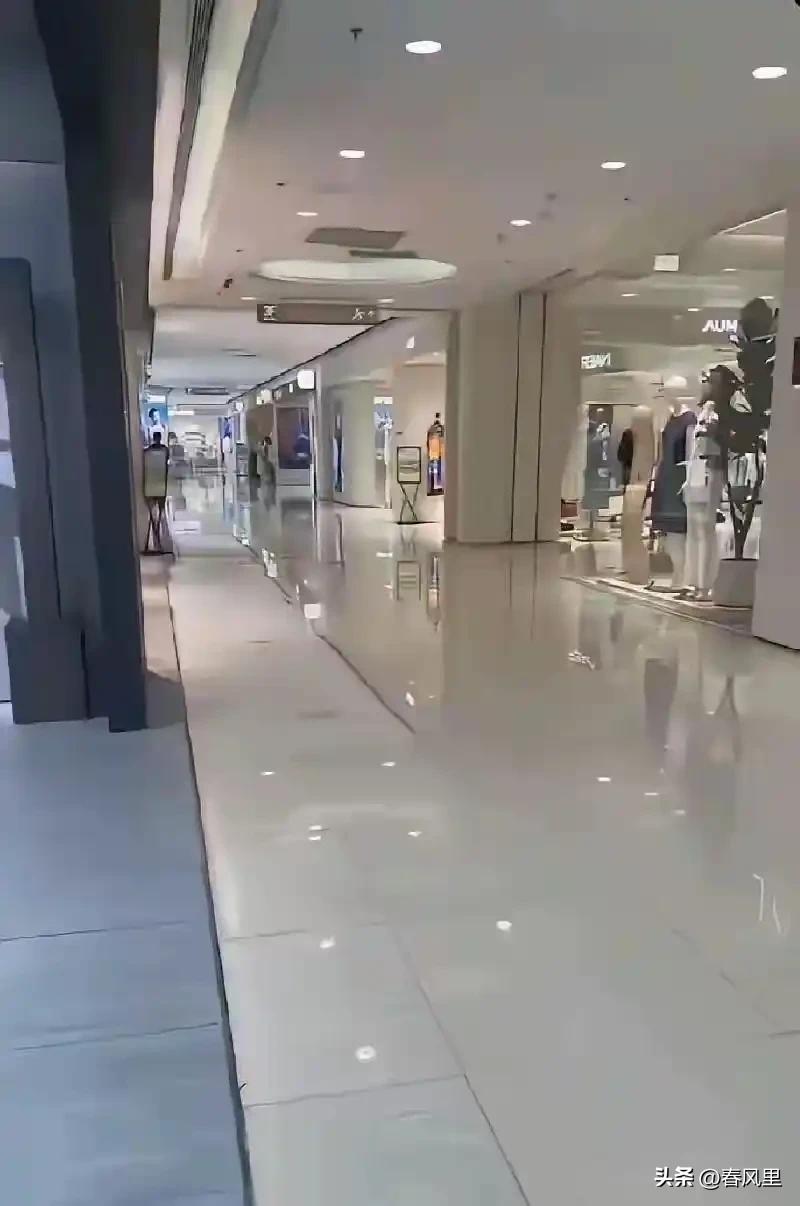 西安赛格这几天应该过得不太好，因为他们最近下达了紧急公关命令：各部门客流一周恢复