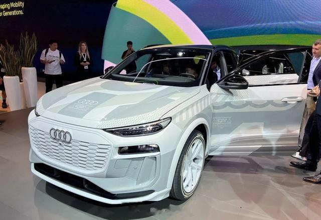 【#iaa2023慕尼黑国际车展# 奥迪Q6 e-tron原型车亮相慕尼黑车展，