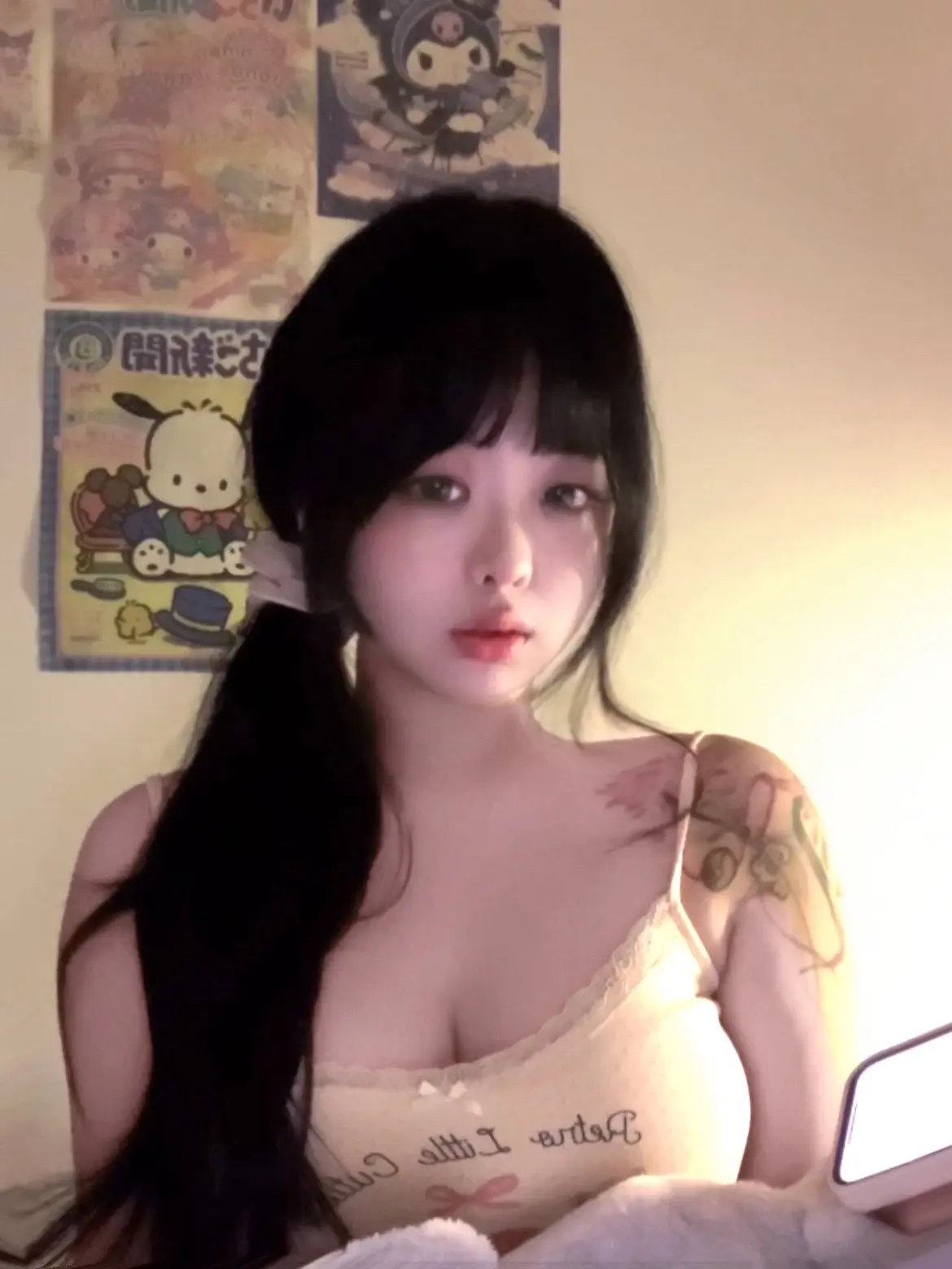 想牵紧你的手 更想你的身边一直是我