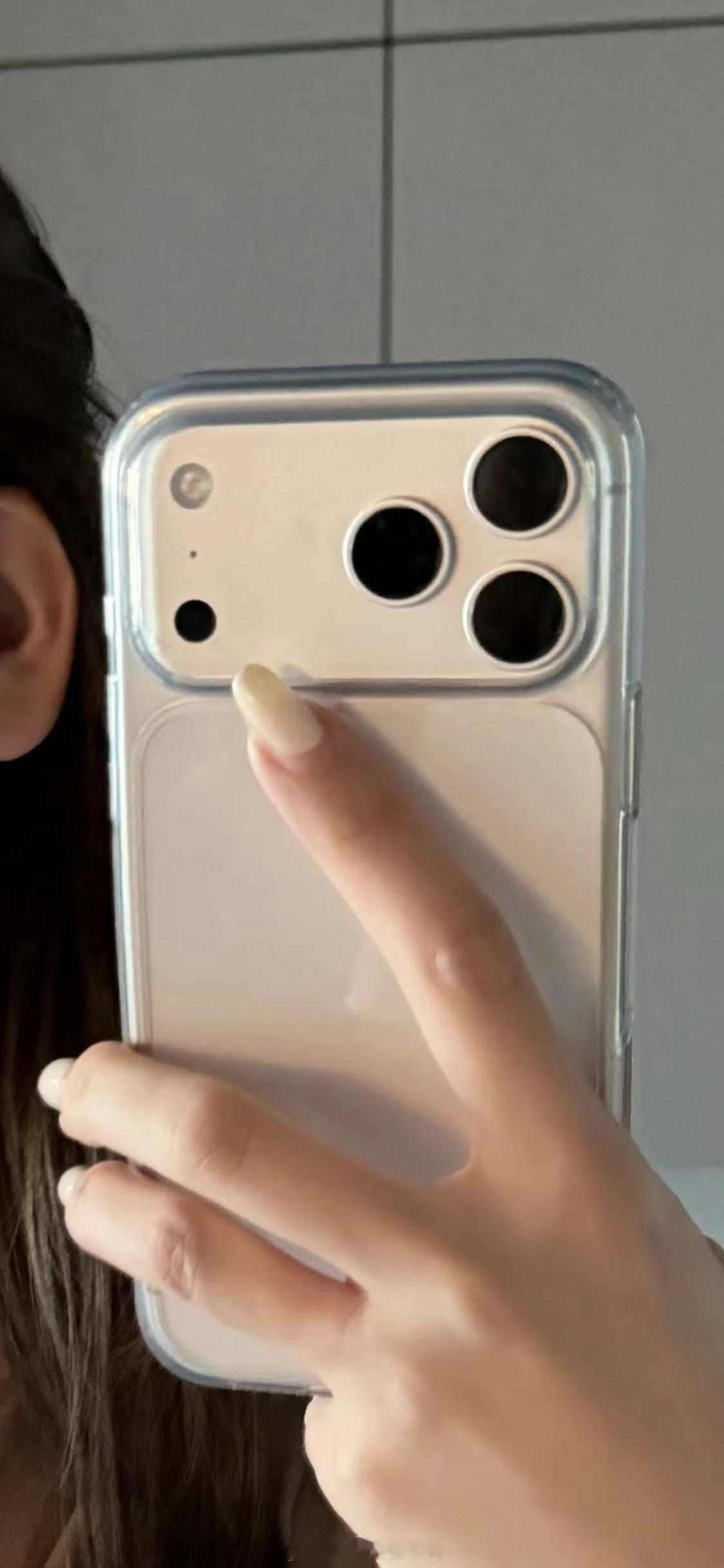 银色iPhone 17 Pro Max还挺好看的！ 
