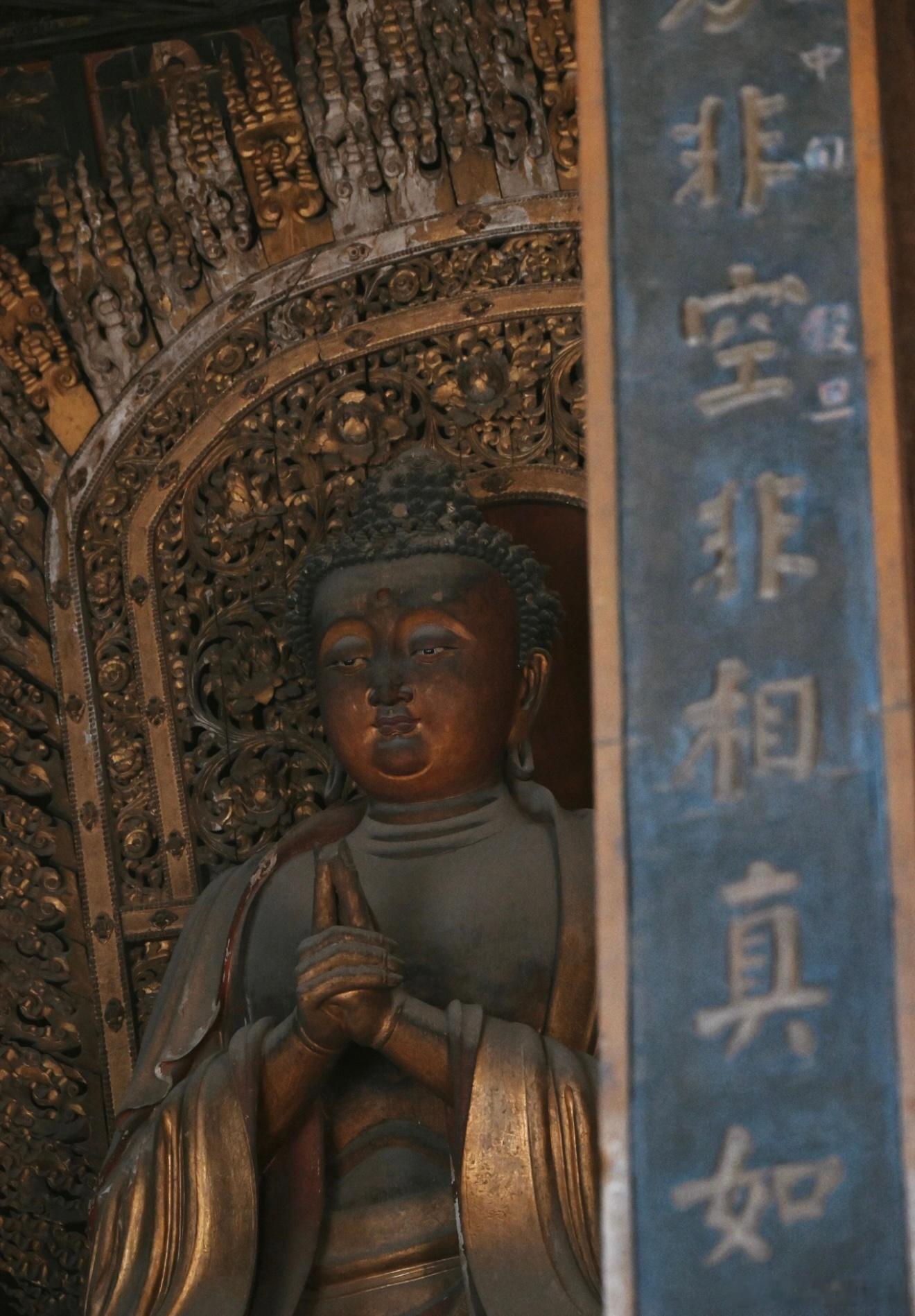 人这一生，一路走来，我们终会慢慢明白：世间万事，从来都由两部分组成，一半在于人为