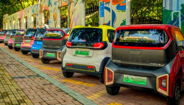 老头乐：从满街乱窜到销声匿迹，谁取消了中国县城的“三无车”？

前些年县城马路上