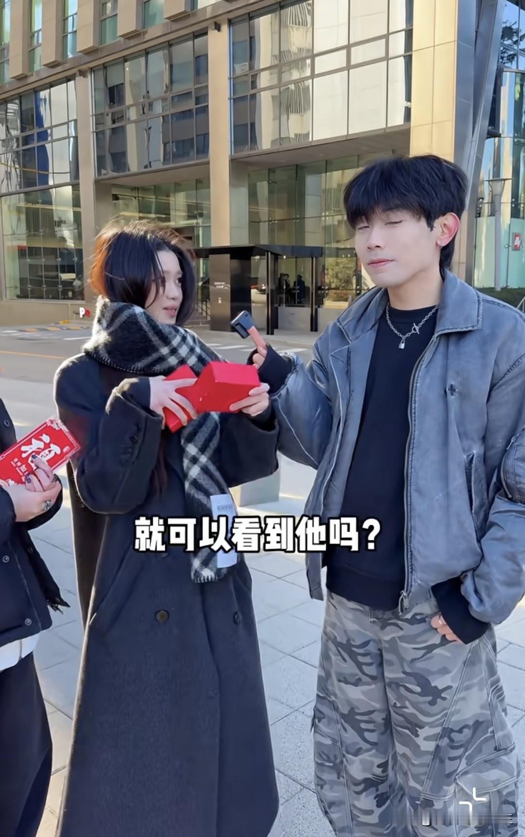 笑死，韩国欧巴估计以为我给了一千韩元，这波乌龙太有趣！欧巴旅游知足就是幸福，你同