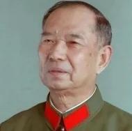 1982年，开国少将尤太忠视察部队，见一副团长好生眼熟，暗骂一句大事不好，立刻打