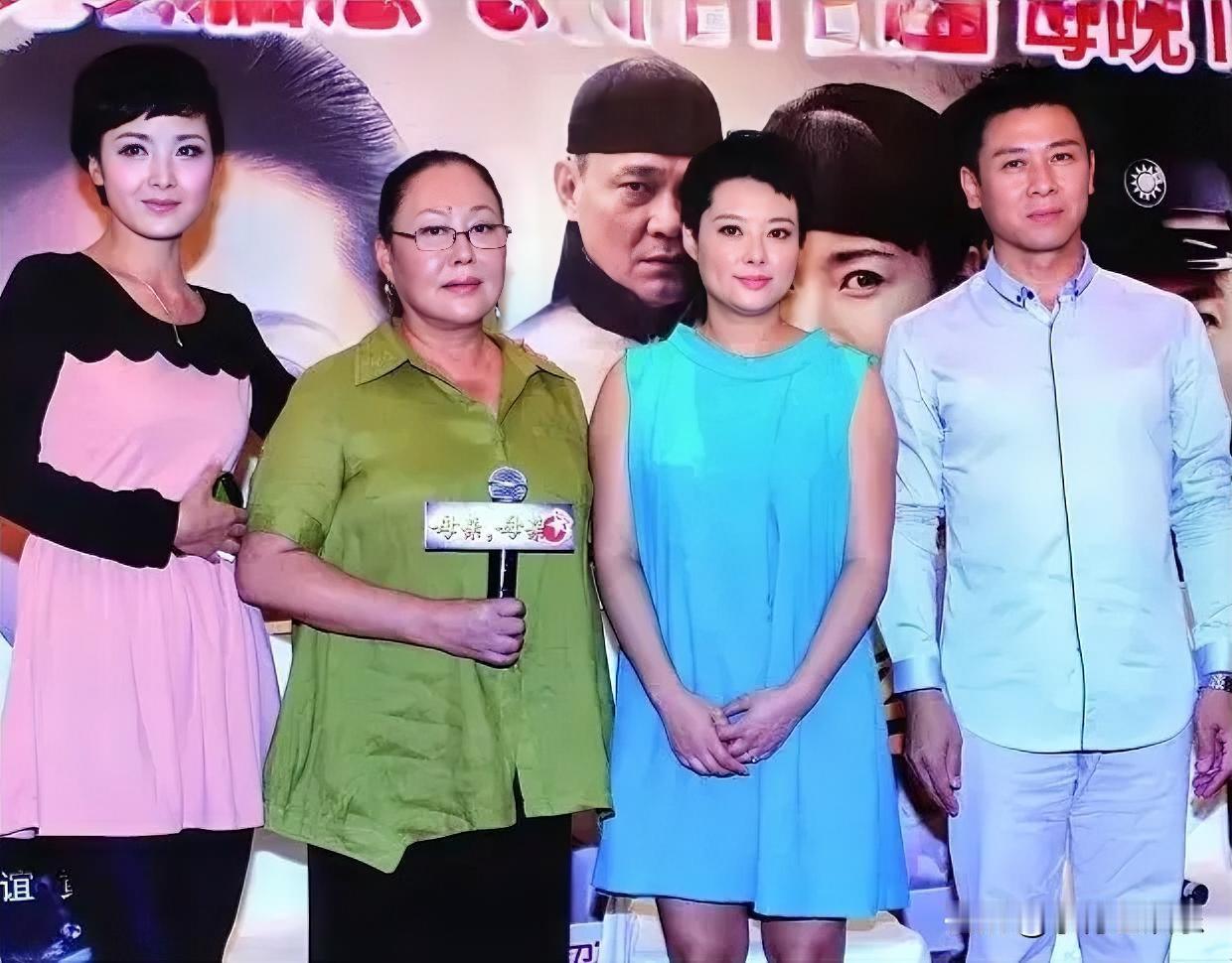 右边的是胡亚捷和袁立，左边的两位是谁啊？特别是穿粉色衣服的这个，一头短碎发，个子