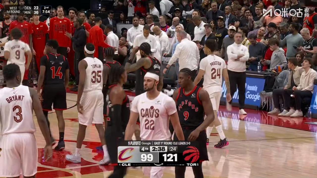 目前季后赛2:0领先的球队只剩雷霆，湖人了！

NBA季后赛 季后赛系列赛第三战