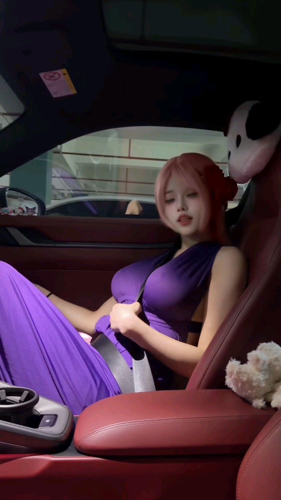 买了200定投给帅哥，刷到帅哥吱个声 博主