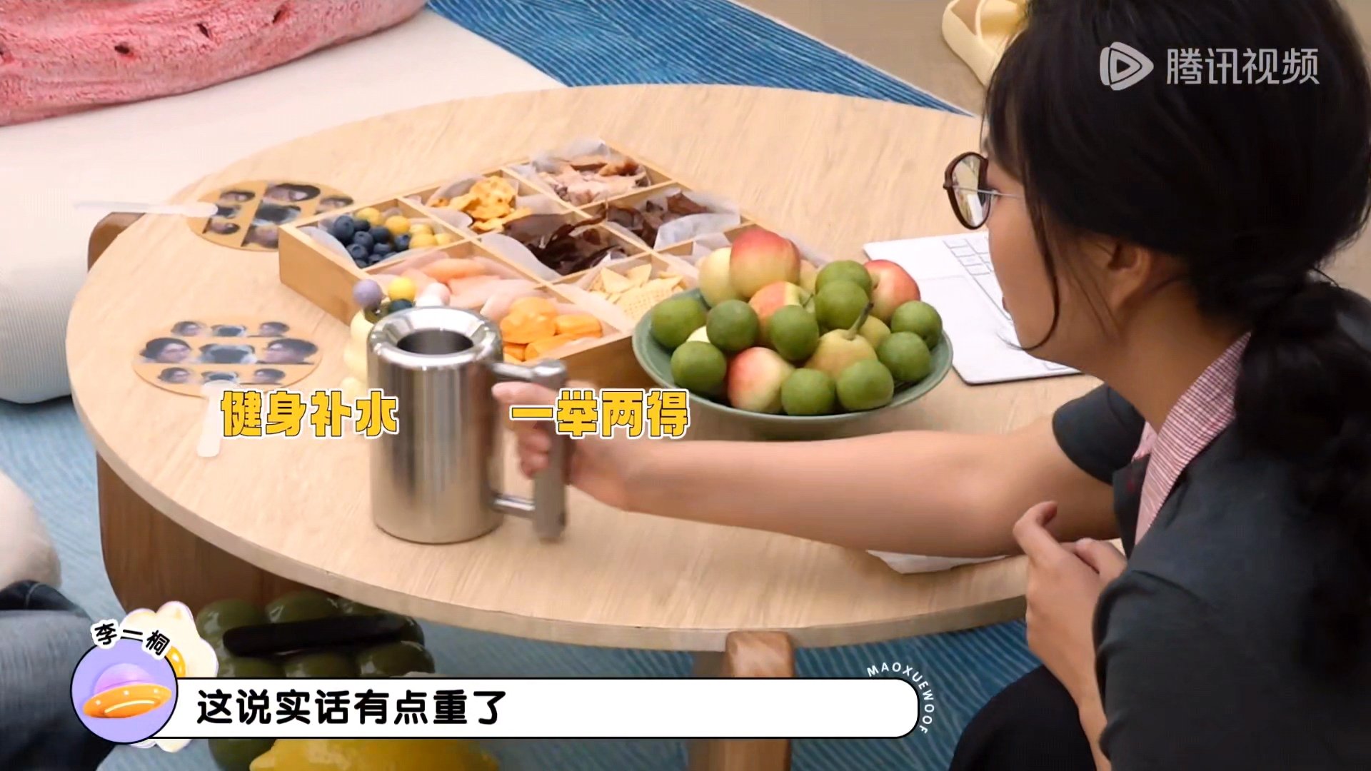 李一桐用8公斤水杯喝水李一桐哑铃水杯好自律的女明星啊 ​​​