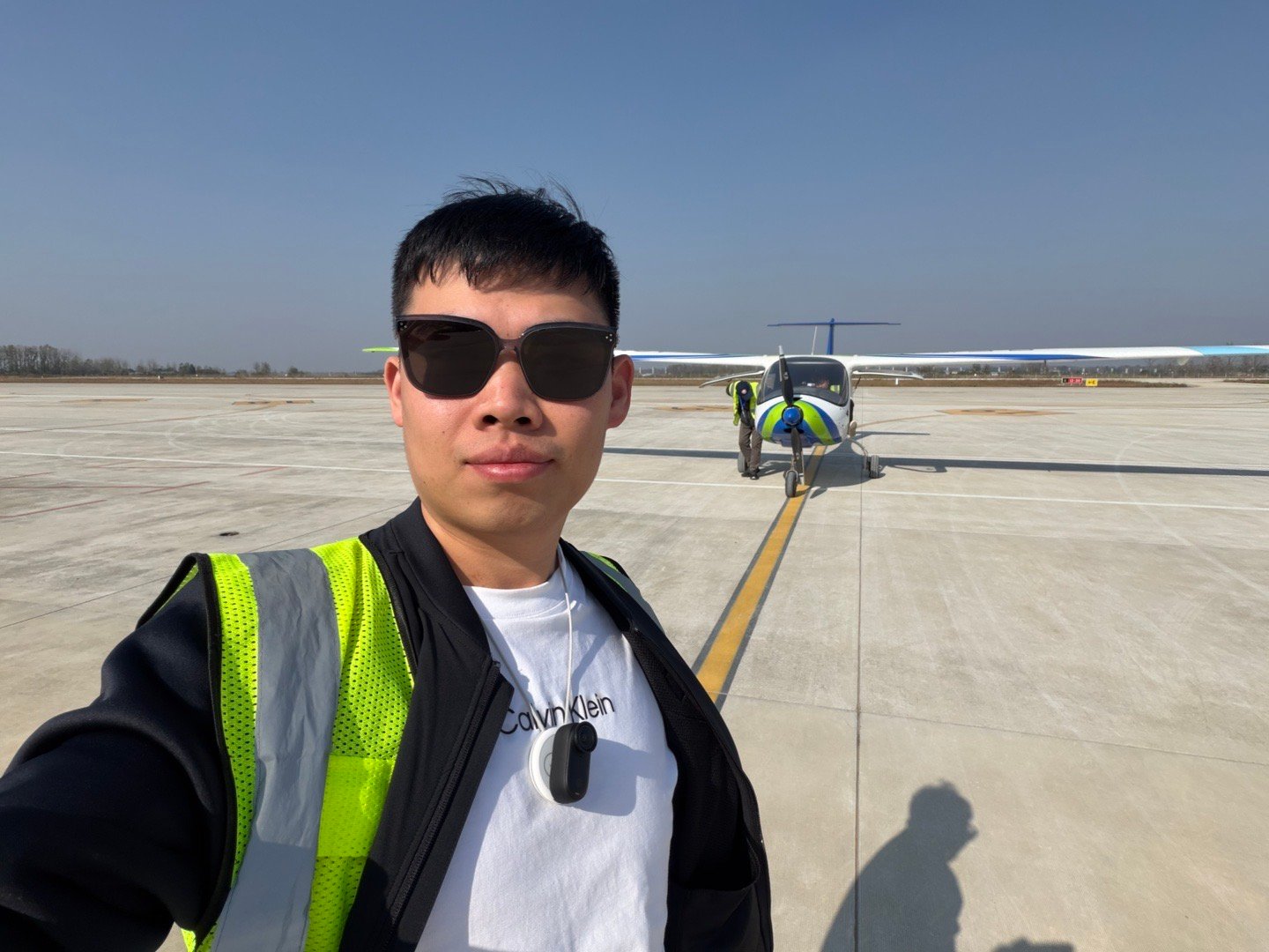 飞行员已落地[努力]今日飞行状态良好，侧风有点大，不好修了，先休息，明天继续，离