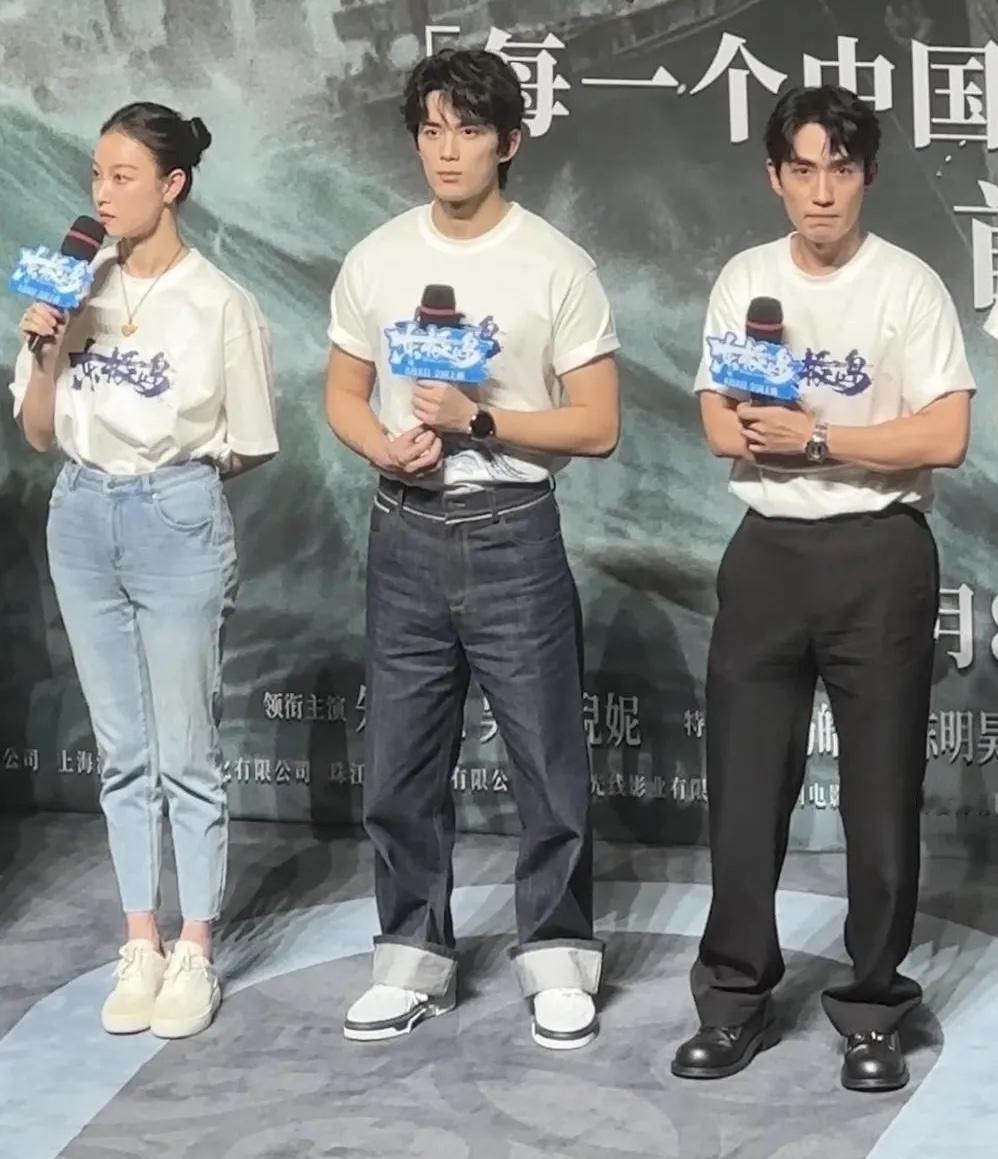 吴磊咋变样了，看着壮了不少，难道还在增肌吗？这个样子有点不敢认了
