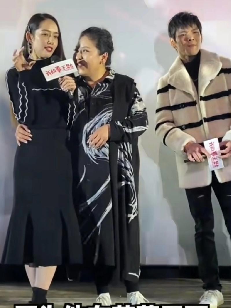 向太对儿媳的溺爱简直溢出了屏幕！
      向太紧紧与儿媳郭碧婷相拥紧紧搂住她