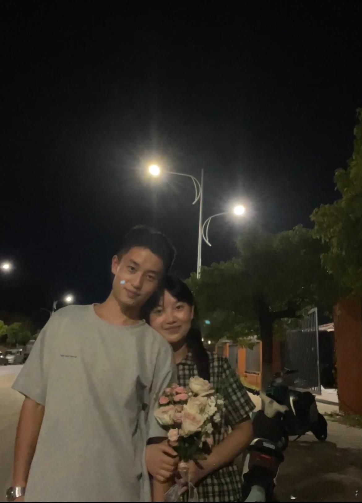 和最最喜欢的男生谈恋爱了 ​​​