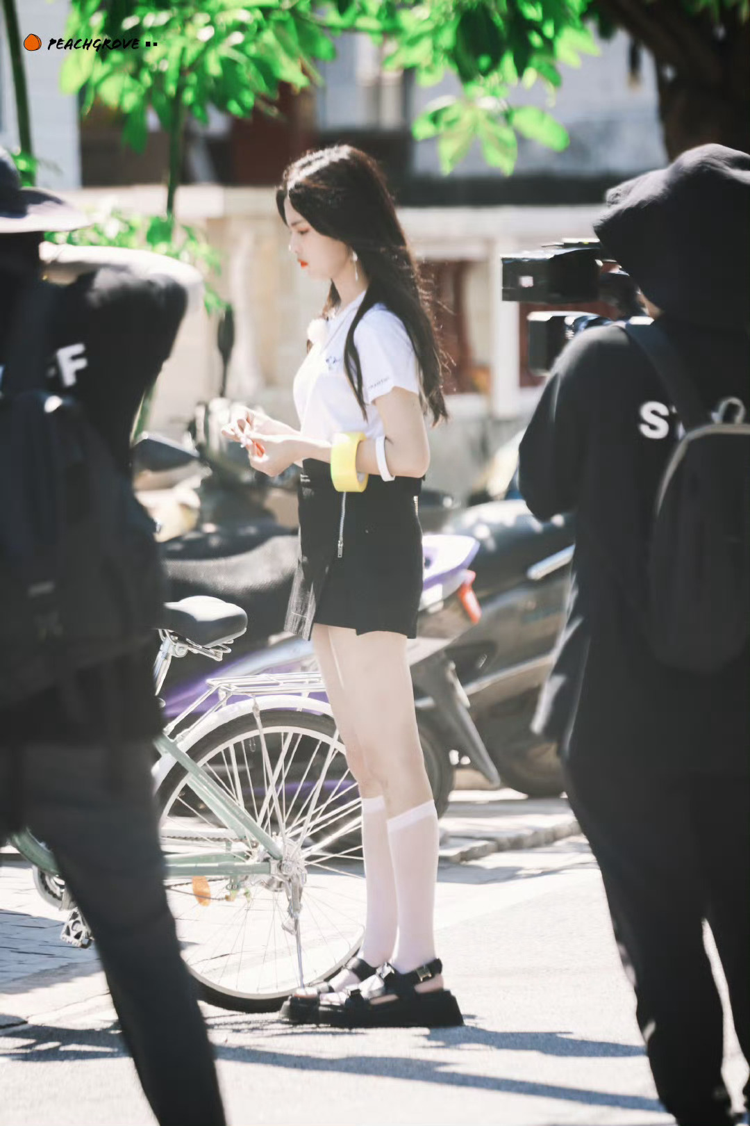 杨超越妹妹的白袜子少女造型 ​​​