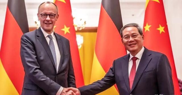 现场签约，中德稳了可以说，这一次德国总理默茨访华取得了圆满成功，因为在2月25日