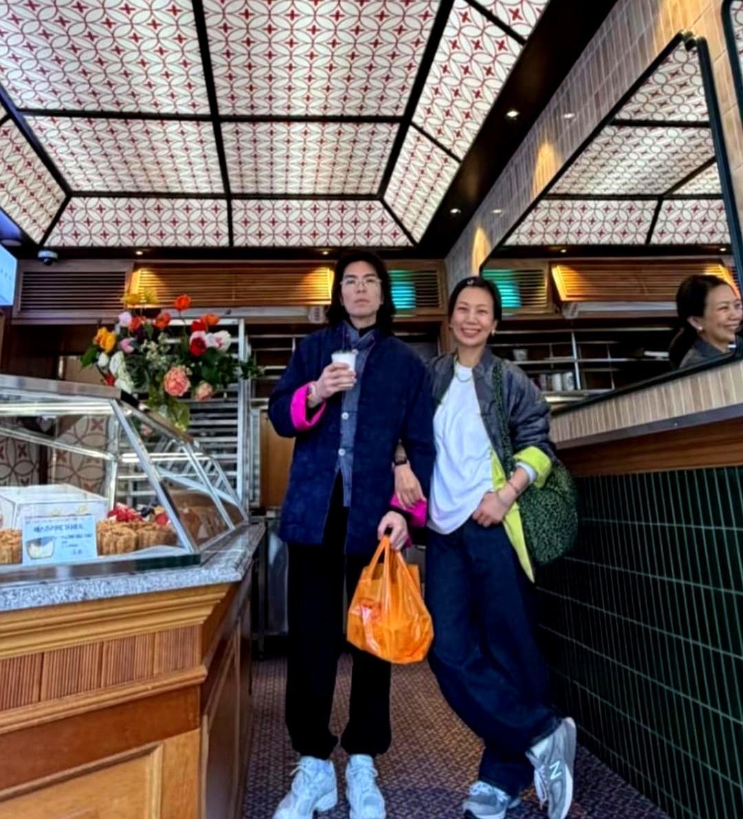 抹平14岁年龄差的，是一袋刚出炉的甜点。
 
首尔圣水洞街头没有保镖。萧敬腾穿深