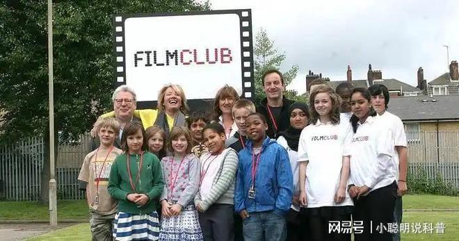 萝莉岛只是冰山一角！美国精英圈黑暗产业链曝光，无数儿童沦为猎物。

提到美国，很