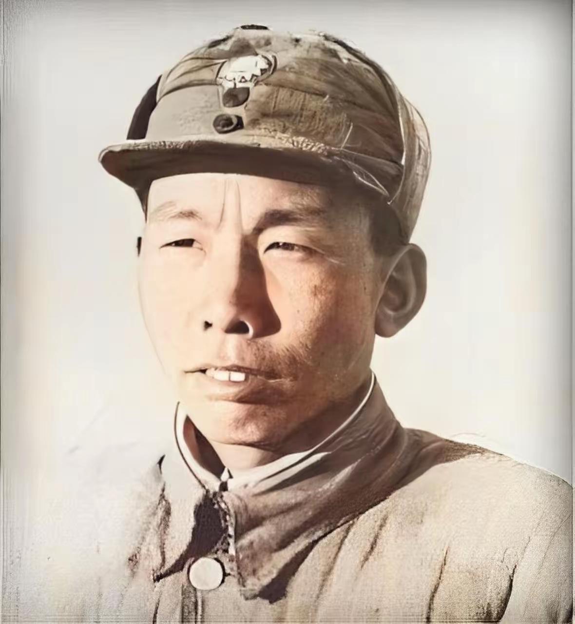 1945年的邯郸战役中，一名25岁的国军被感化过后，轻蔑地说：“这么穷，一个连才