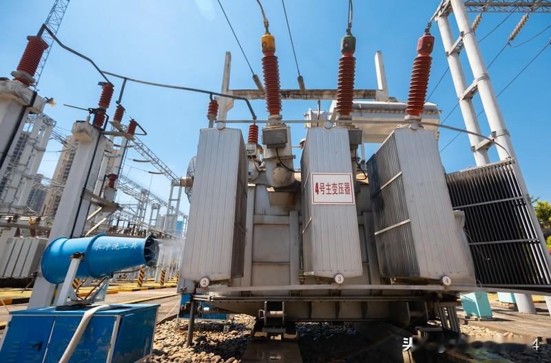 国产“电力心脏”变压器全球爆单 国产变压器简直杀疯了，订单都排到2027年！全球