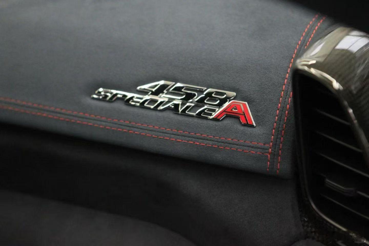 相当于当年tm选配的法拉利458 Spa ，这抹蓝神秘而犀利，大满配，全球499