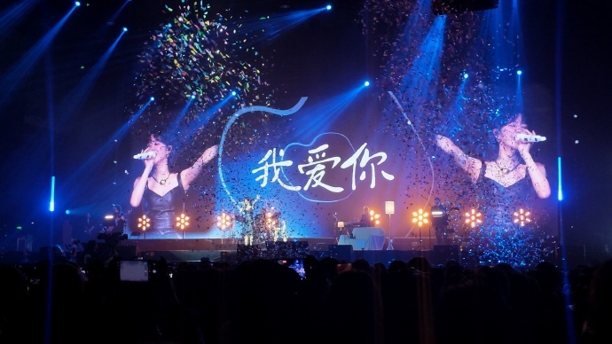 郁可唯过了高音现场《过了》高音现场被郁可唯唱出别样味道，气息绵长顺滑，弱声细腻有