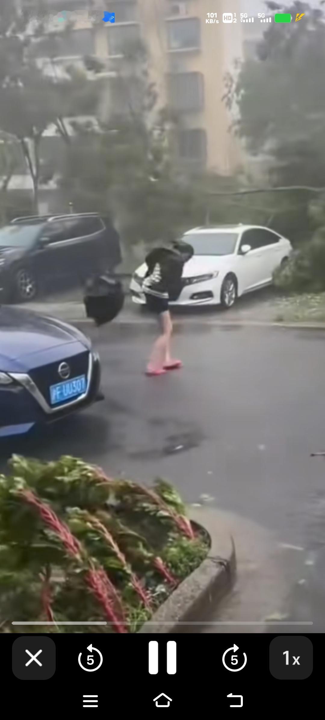 警报！台风‘风神’今晚入南海, 强度或达12级, 21日转向海南
意外改道！第2