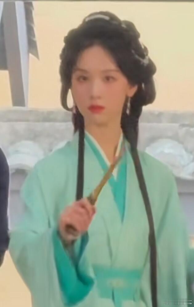 陈都灵翘楚再演扎女陈都灵 人越美刀越短，建议古装剧组集体投保防嘟嘟刺杀险[dog