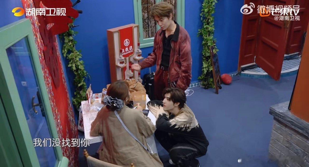 姜妍学习做喜糖像备战高考中餐厅名场面 看姜妍在《中餐厅》做喜糖太有感染力！为了做