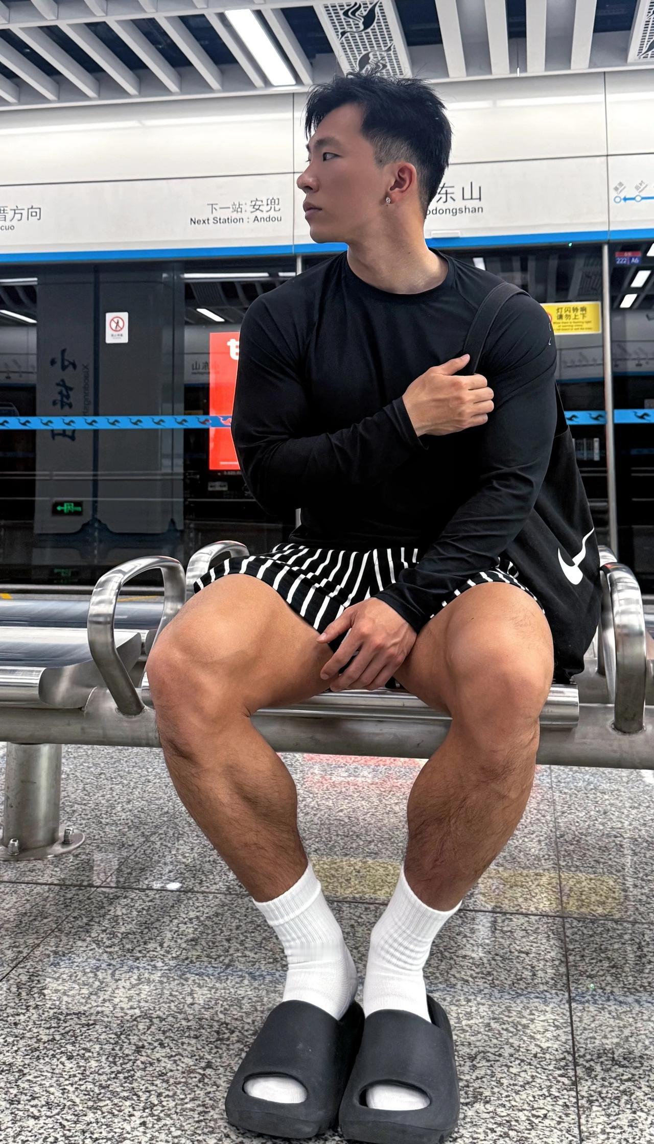 黑皮的地铁照
黑皮 地铁 肌肉