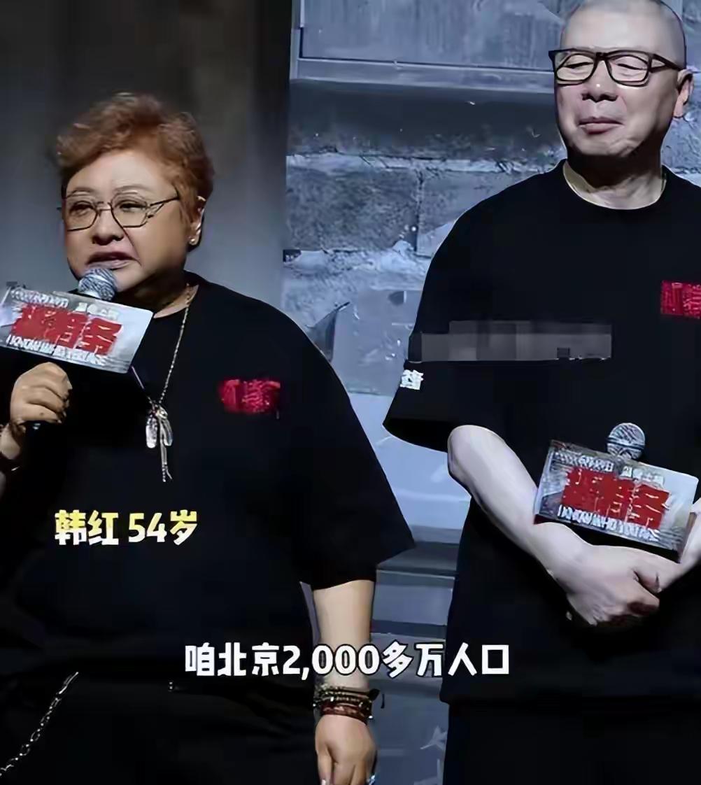 出副对联，请指教
上联：李娜青藏高原挥网球，足下生辉
下联：孙悦祝你平安秀灌篮，