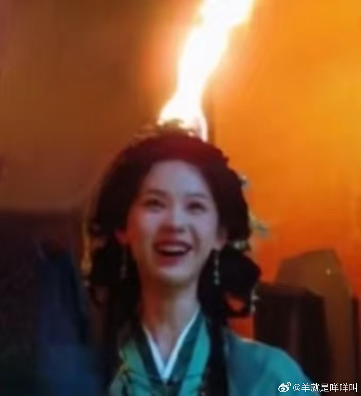陈都灵火冒三丈了 是真的火冒三丈了 ​​​