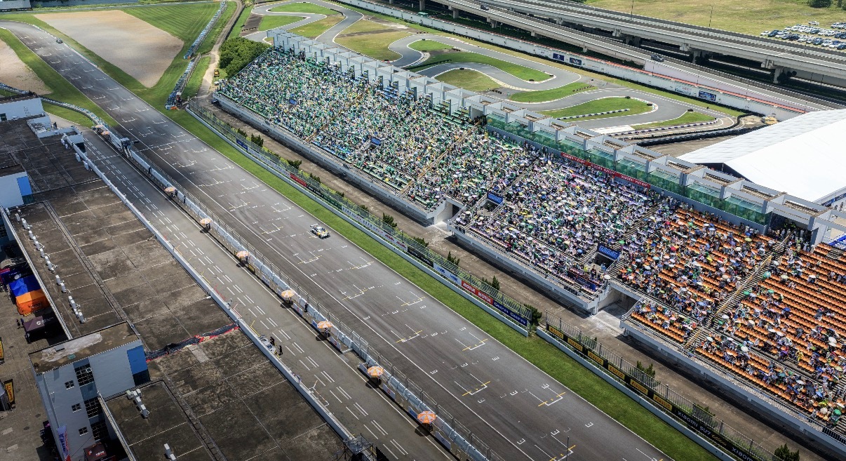 新郎官儿和香菜地又合影了王一博85racing