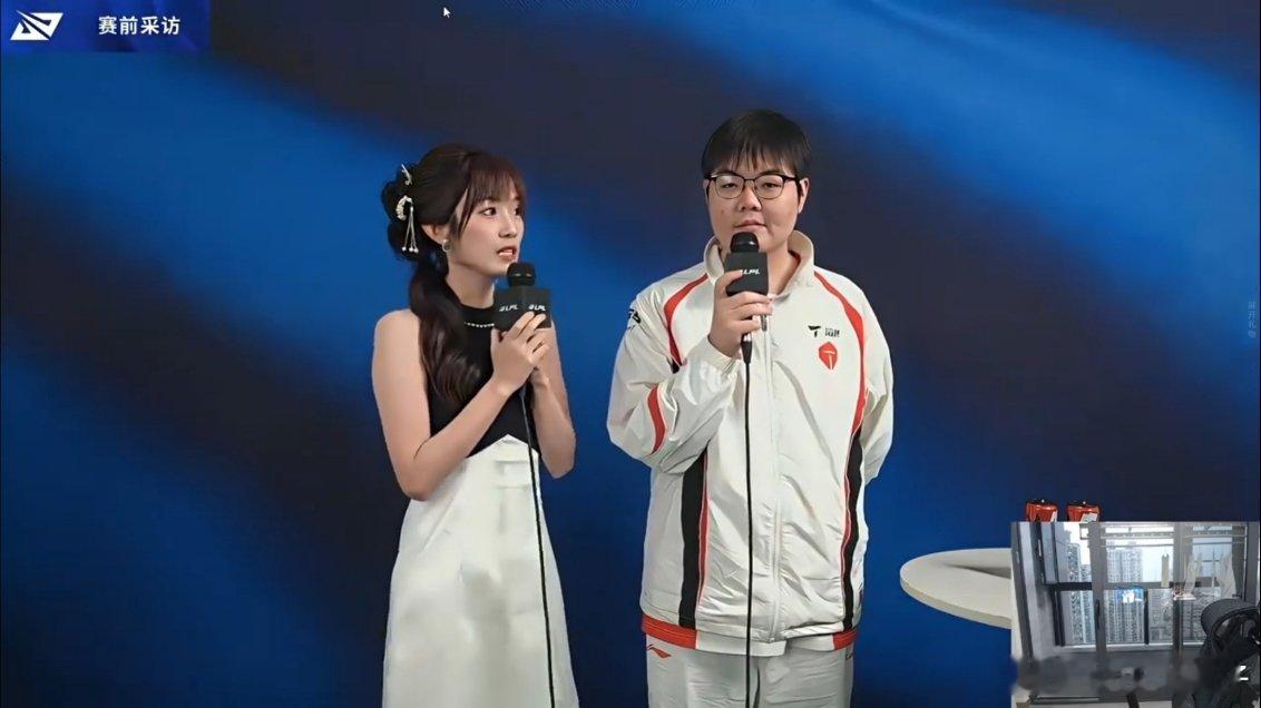 性感文波，在线验牌。（暂时是椅子）TES开赛两连败，每场输完都有人喊波哥何时归。