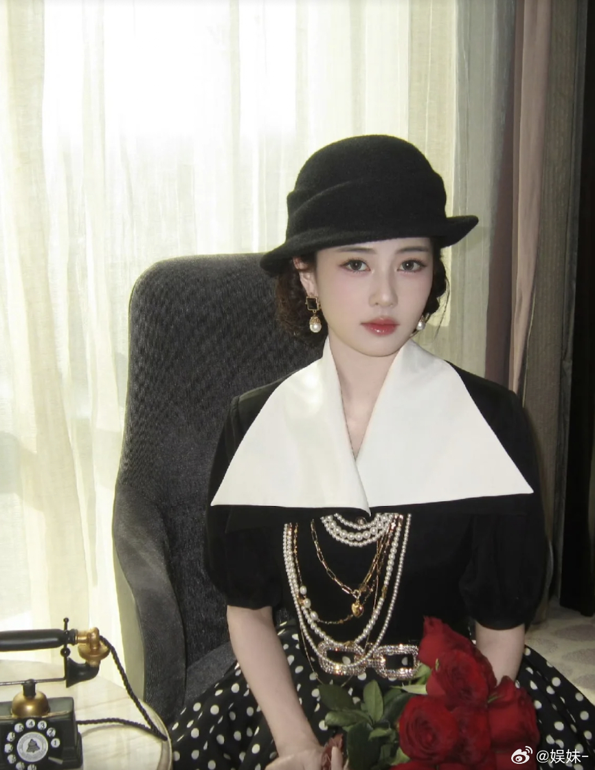 白鹿太适合民国风了，优雅温婉 