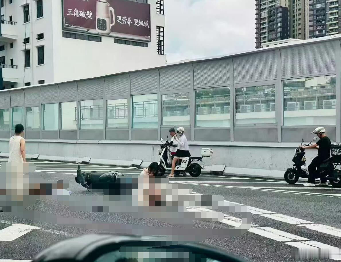 一帮人还在争论“宝马车主有没有责任”呢？这些人要么是圣母biao，要么是没驾照。