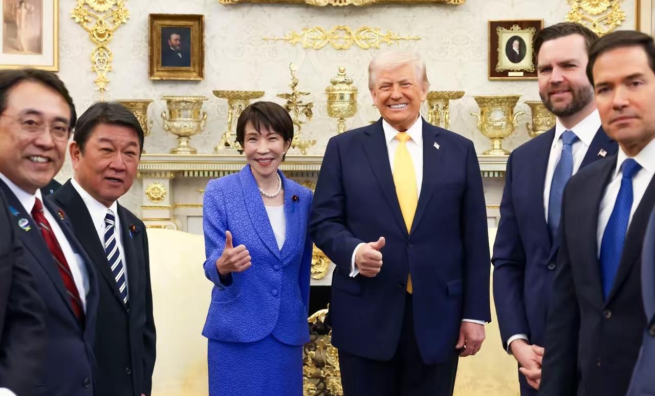 太尴尬啦。日本首相高市早苗访问白宫，美国竟然没有安排午宴，哥伦比亚总统和特朗普会