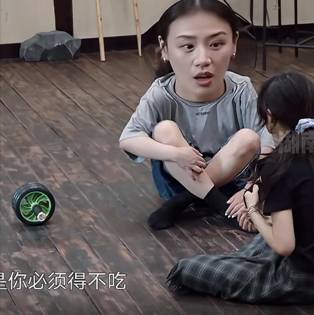 马思纯在减肥这件事上一身反骨，说：“如果别人跟我说，你必须得瘦，或者你必须得不吃