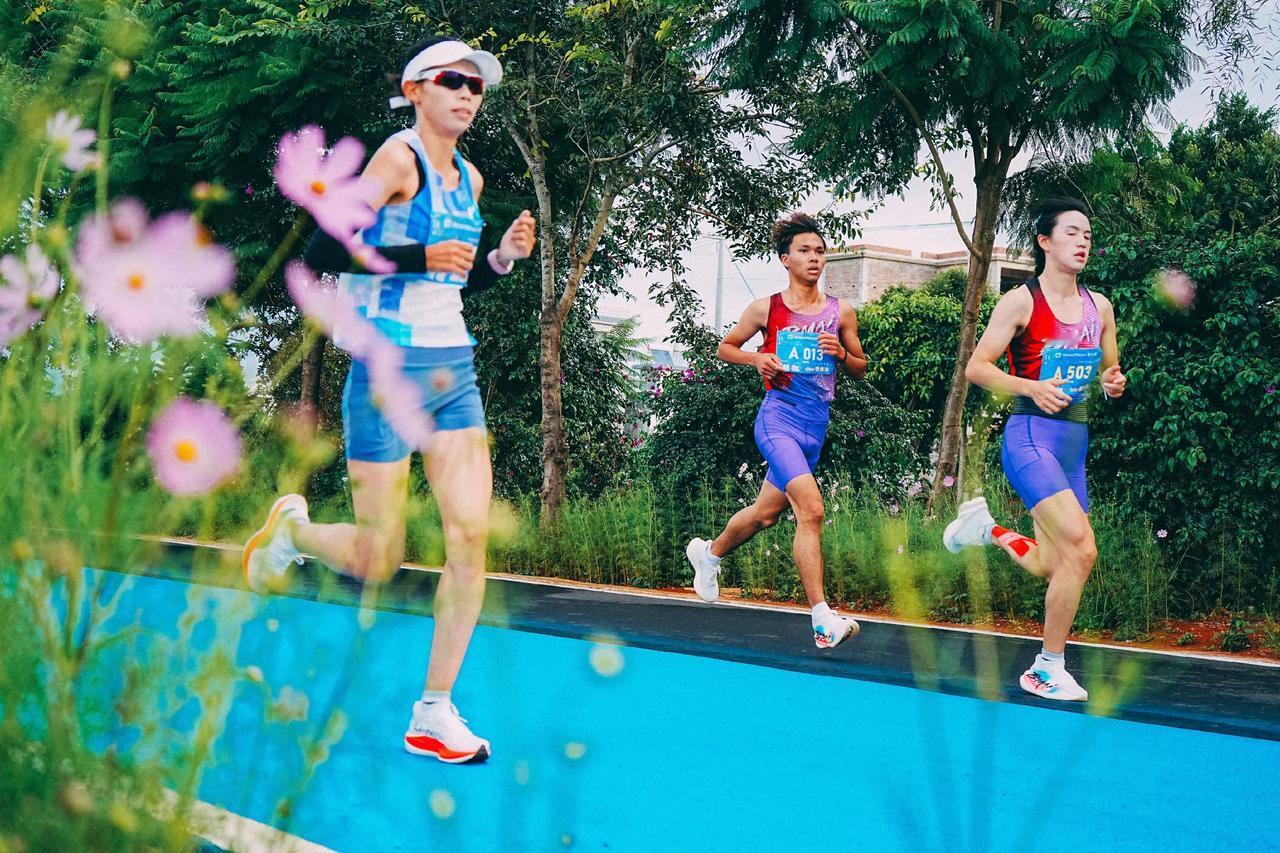 张水华辞职了，终于在正确的道路上迈出了一步；闫 学晶还在自作的道路上，狂奔！
