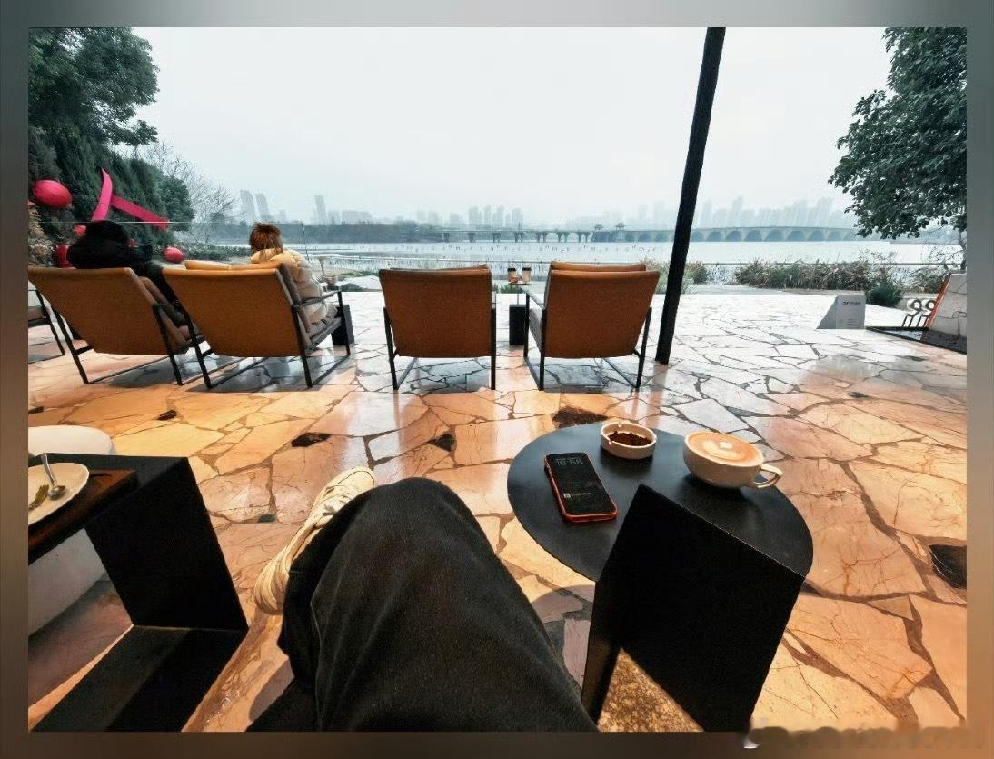 没开工也大吉来杯咖啡再发发呆(˘▽˘)っ☕️ 