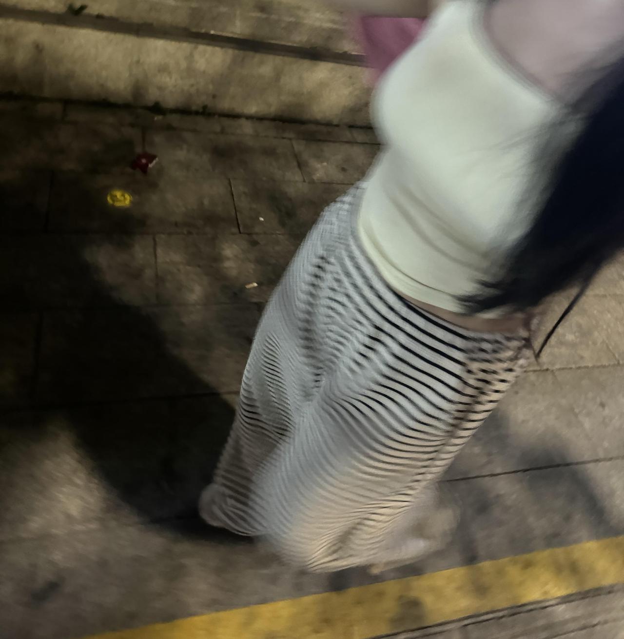 广东最近忽冷忽热
前阵子老婆还在穿吊带，这两天就穿厚外套，附上最近随拍～