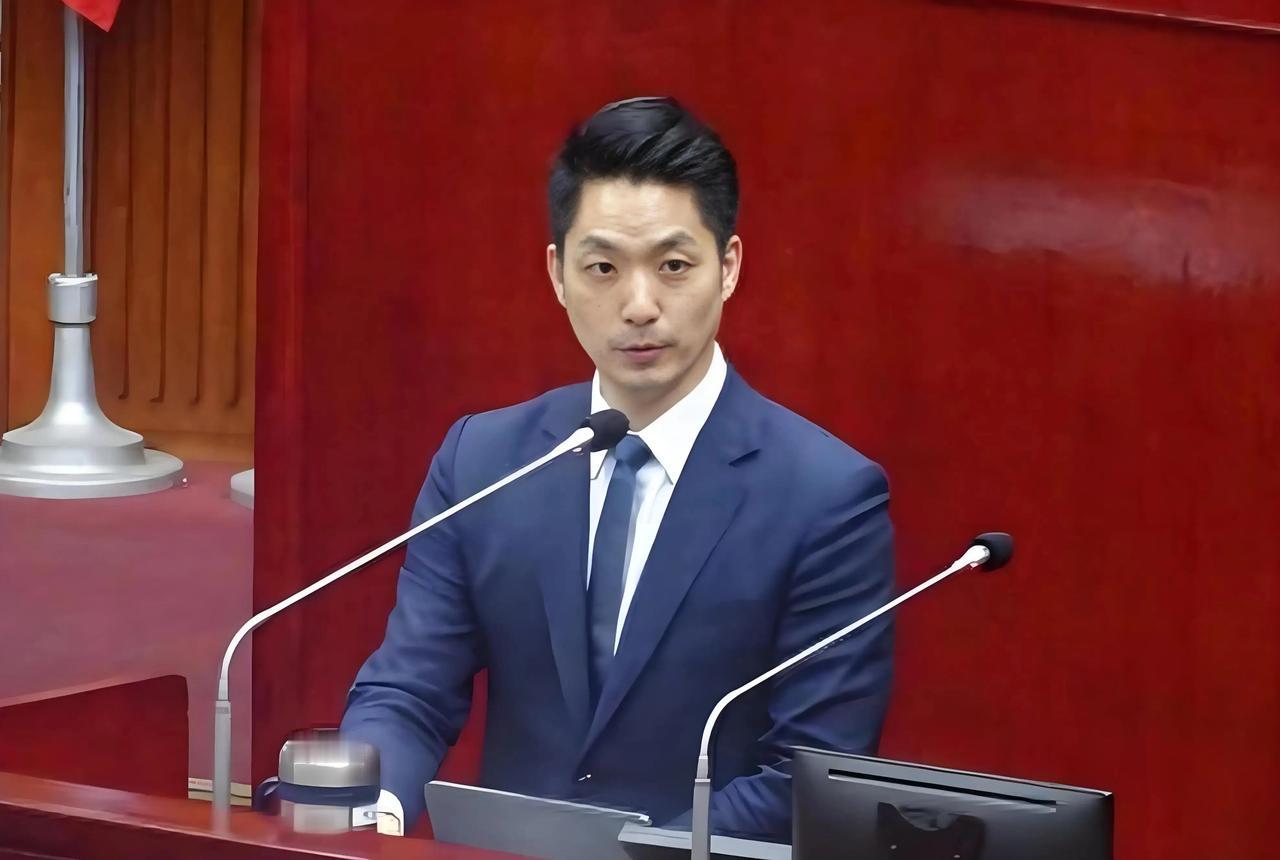 台湾媒体人康仁俊在台媒节目中表示，即便台北市长期处于“蓝大于绿”的局面，但民众党