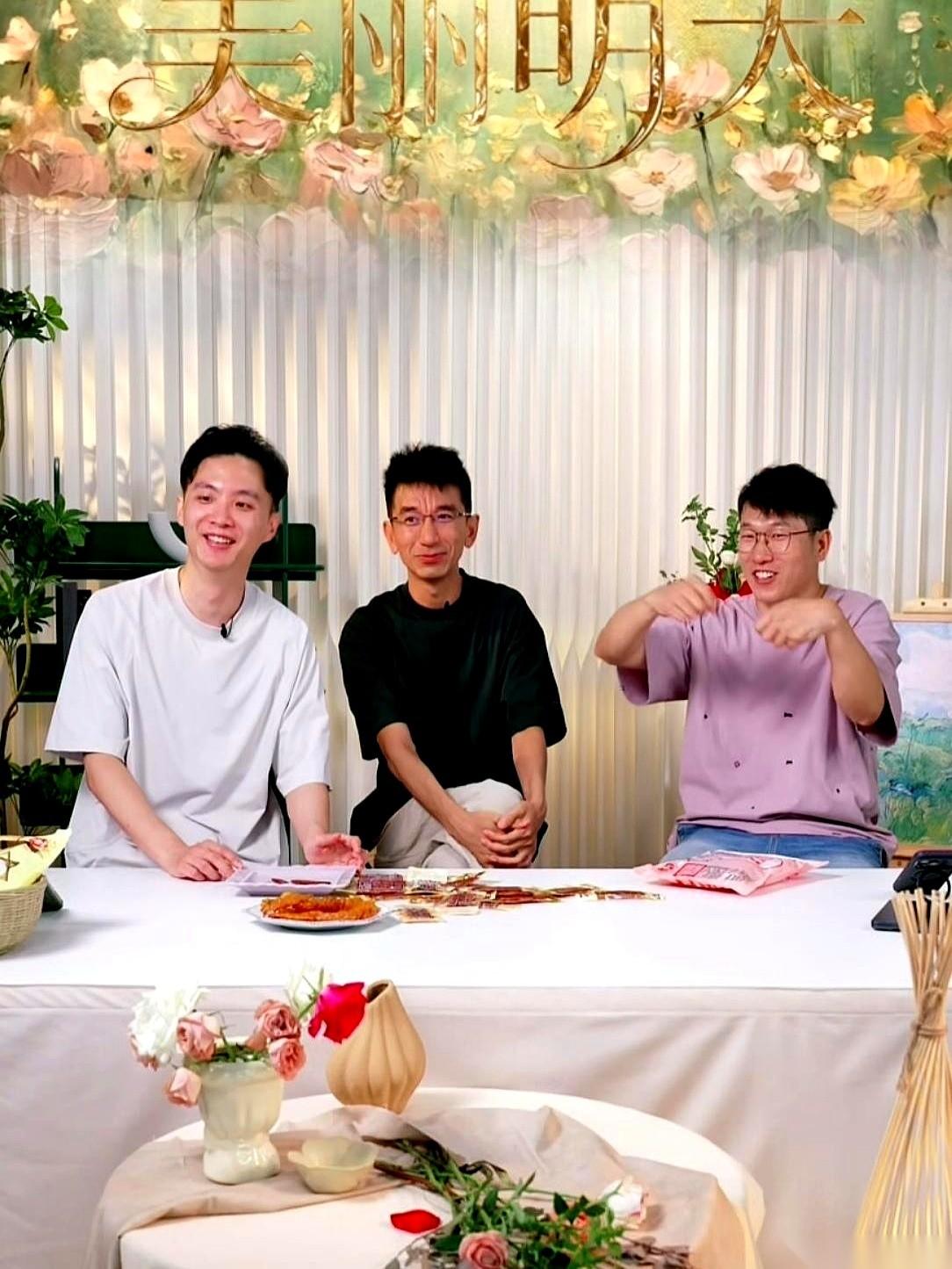 直播推流切断的那一秒，天权张着嘴，半天没吐出一个字。
过去几个小时的“美丽明天”