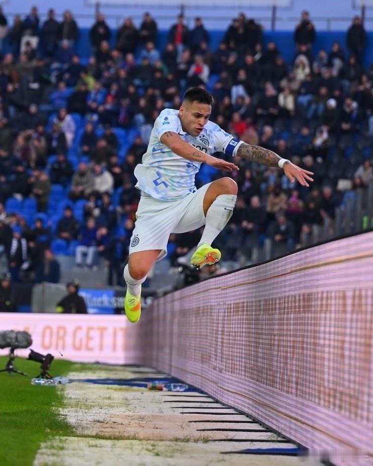 登高小王子劳塔罗国际米兰劳塔罗