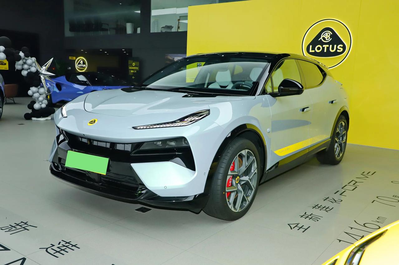 🔥这台莲花ForMe外观是真的香，前脸那套孔隙式风道配主动尾翼，跑味很足。就是