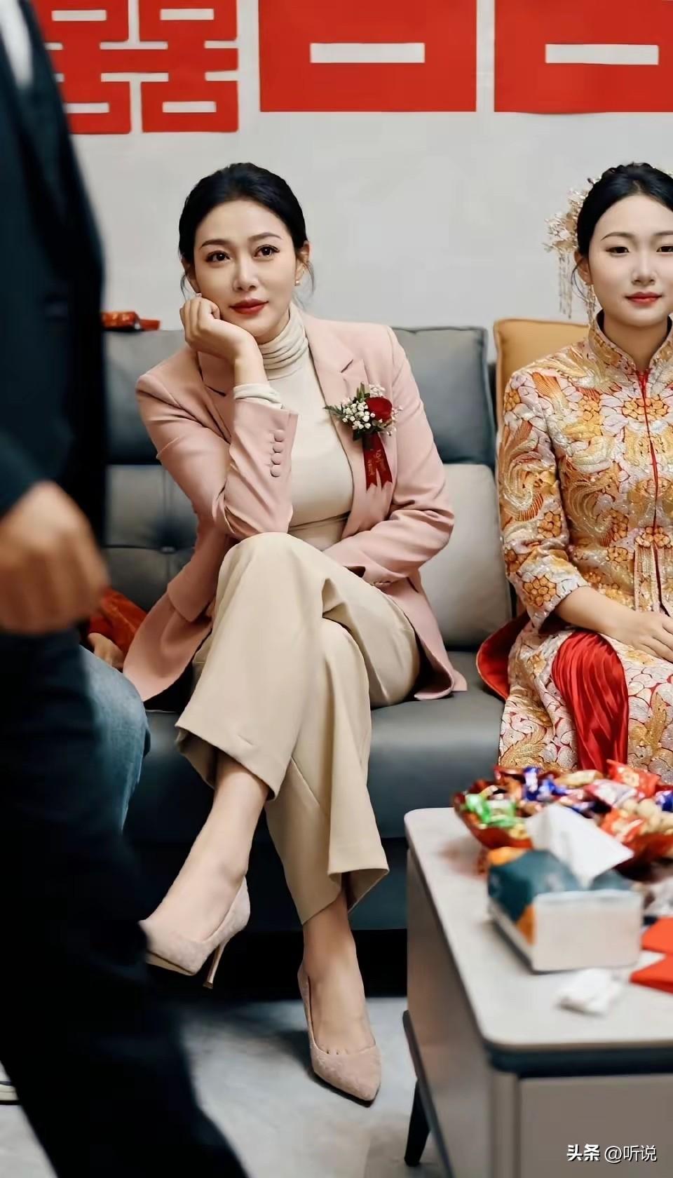 这是伴娘还是丈母娘？