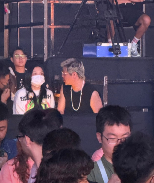 徐佳莹看孙燕姿演唱会孙燕姿演唱会偶遇徐佳莹 wow有网友在孙燕姿演唱会偶遇徐佳莹