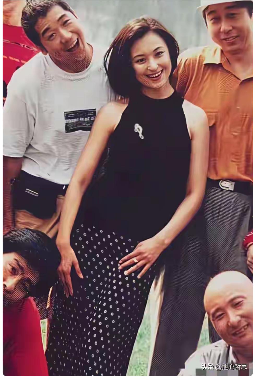 能把中间女孩认出，算你厉害。